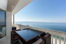 VakantiehuisKroatië - Midden Dalmatië: Luxury beach apartment