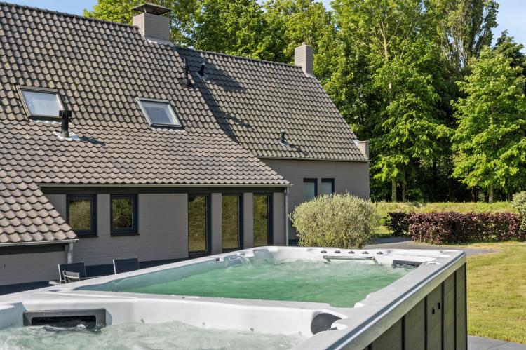 Langedijk 2 -10 persoons villa met sauna en spa ex